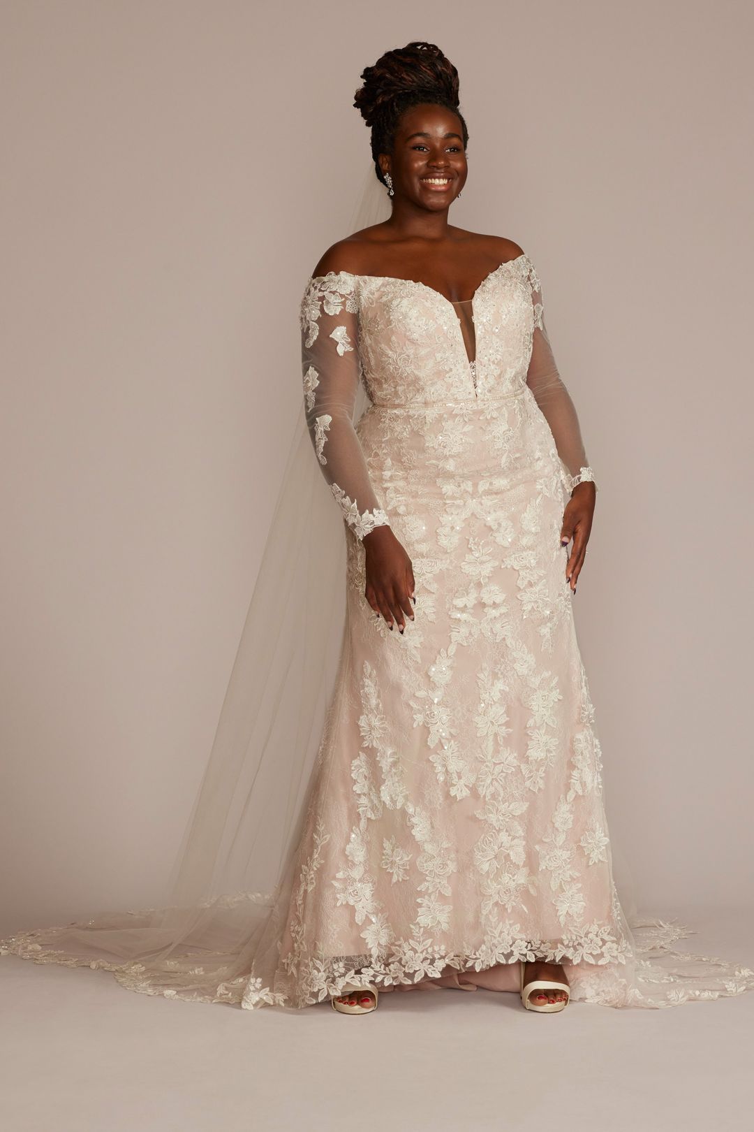 Vestido de novia sirena con mangas largas y hombros descubiertos, MARFIL/CASHMERE, hi-res