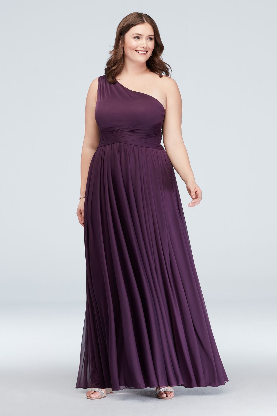 Vestido de dama con escote asimétrico y plisado en cintura, NEGRO, hi-res