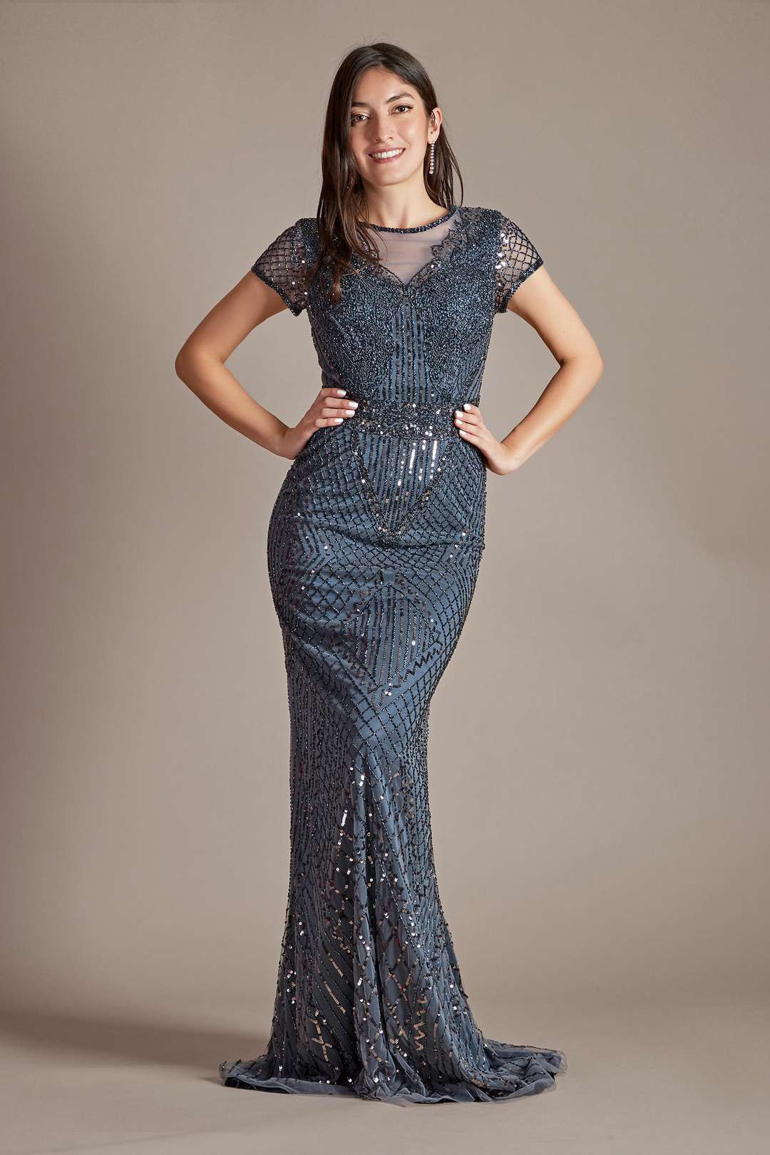 Vestido largo de lentejuela con mangas cortas y escote ilusión, CARBÓN, hi-res
