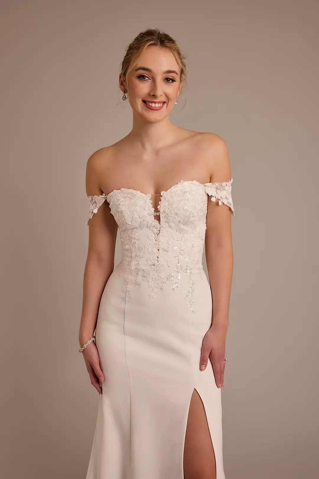 Vestido de novia con escote pronunciado, BLANCO SUAVE, hi-res