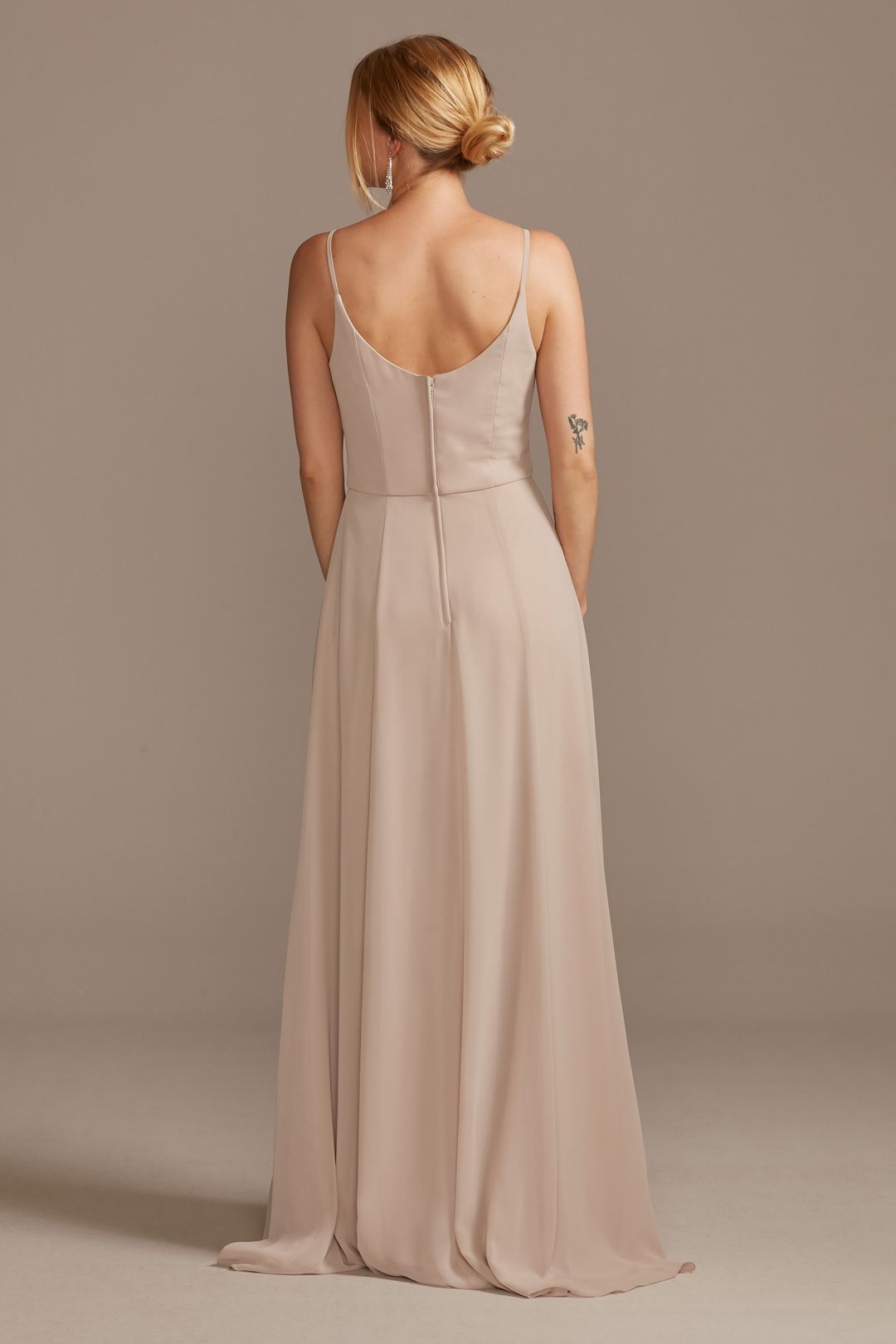 Vestido de dama con escote tipo columpio y abertura en pierna, CUARZO, hi-res