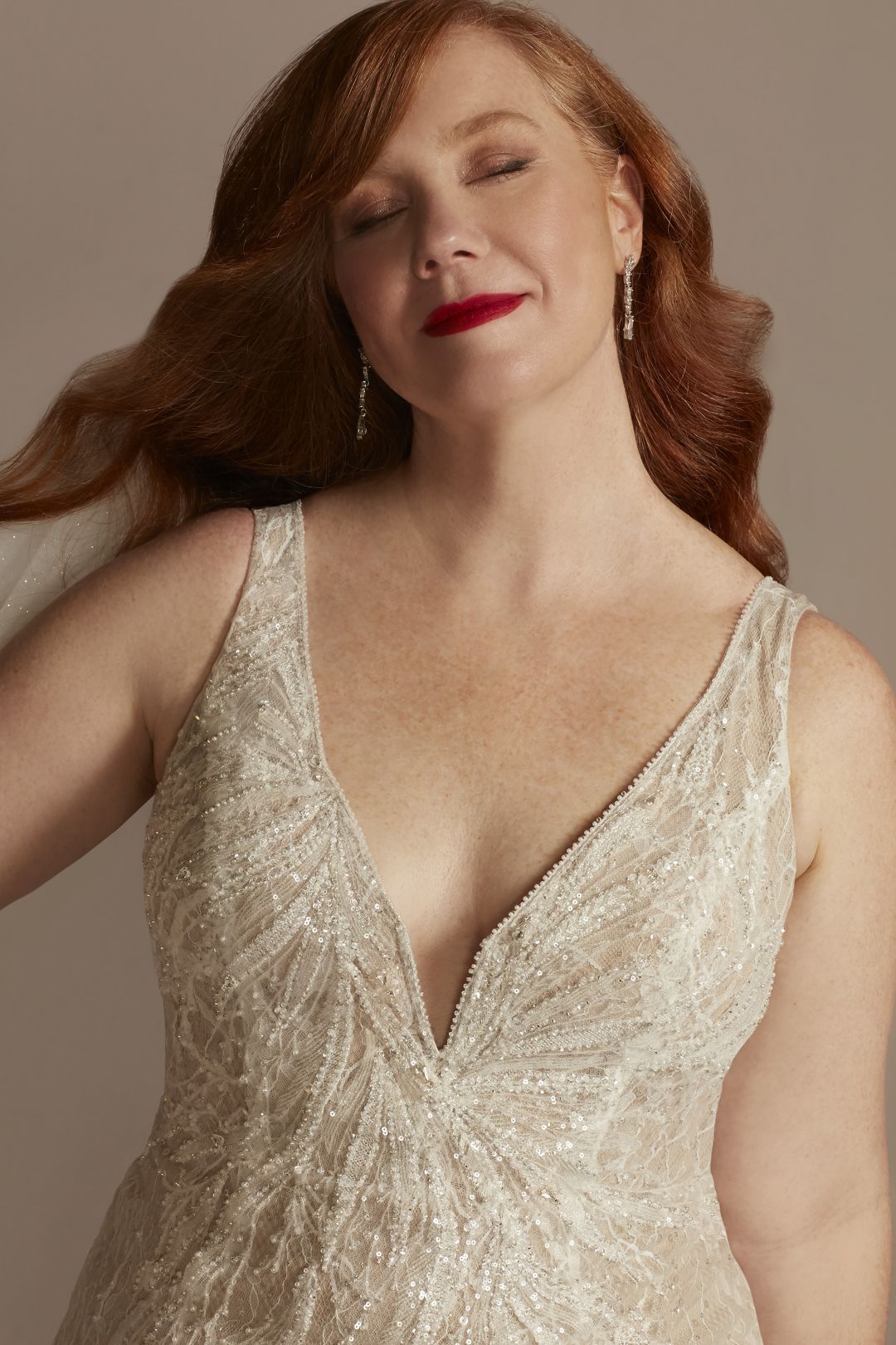 Vestido de novia recto de encaje con brillante pedrería, MARFIL TOSTADO, hi-res