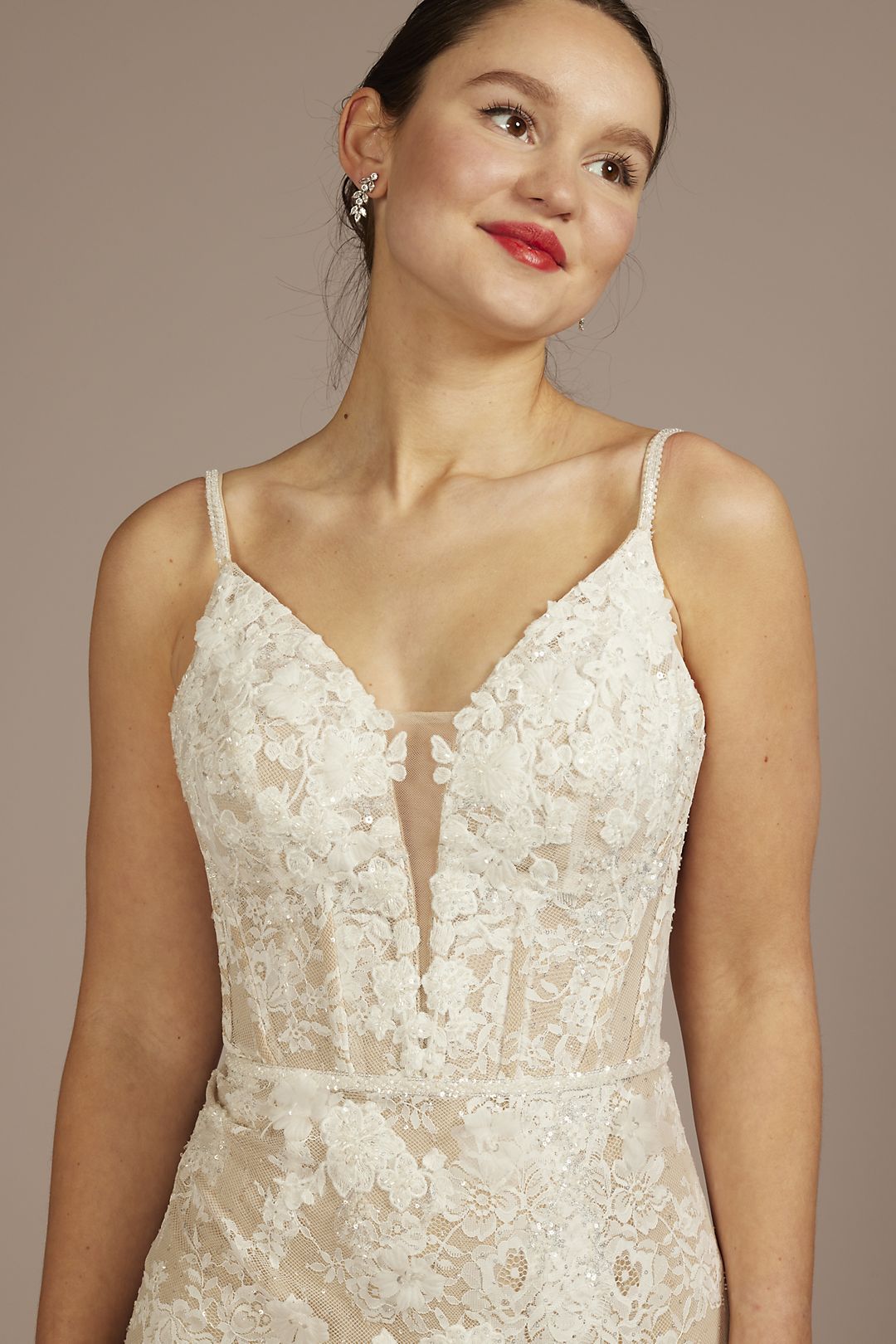 Vestido de novia recto de encaje con escote ilusión, MARFIL SOLIDO, hi-res