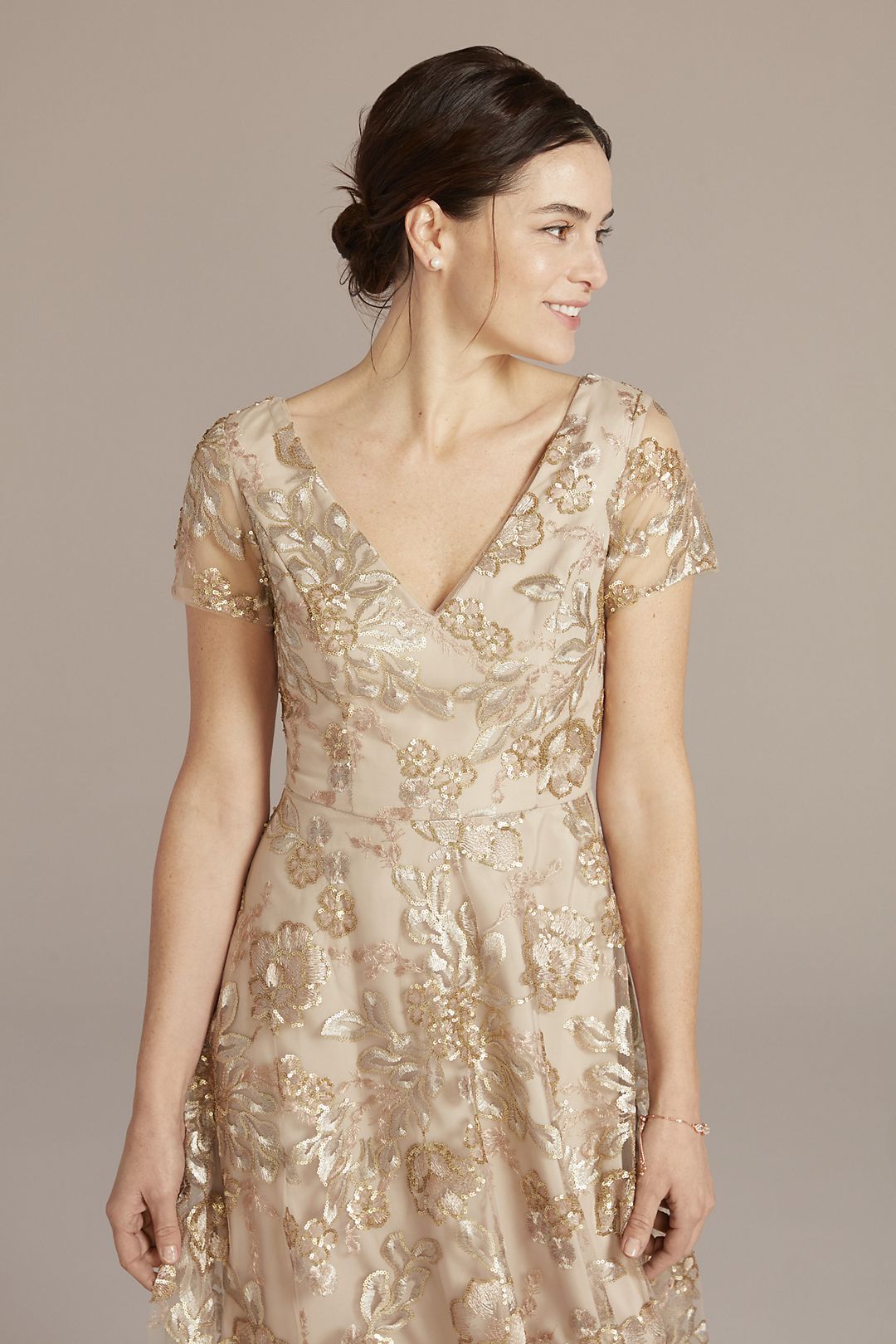 Vestido largo con manga corta y aplicaciones bordadas de encaje, CHAMPAGNE, hi-res
