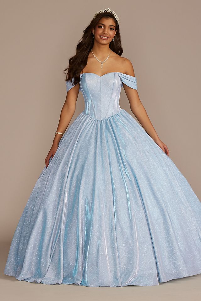 Vestido de quinceanera brillante con mangas removibles al hombro