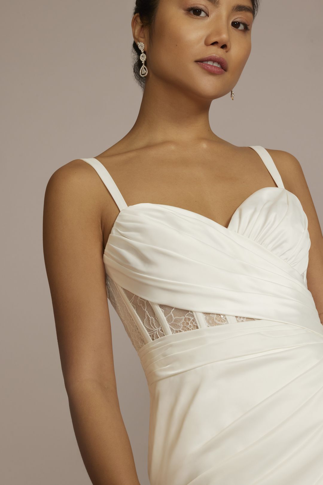 Vestido de novia recto con escote corazón y corset con transparencia, MARFIL SOLIDO, hi-res
