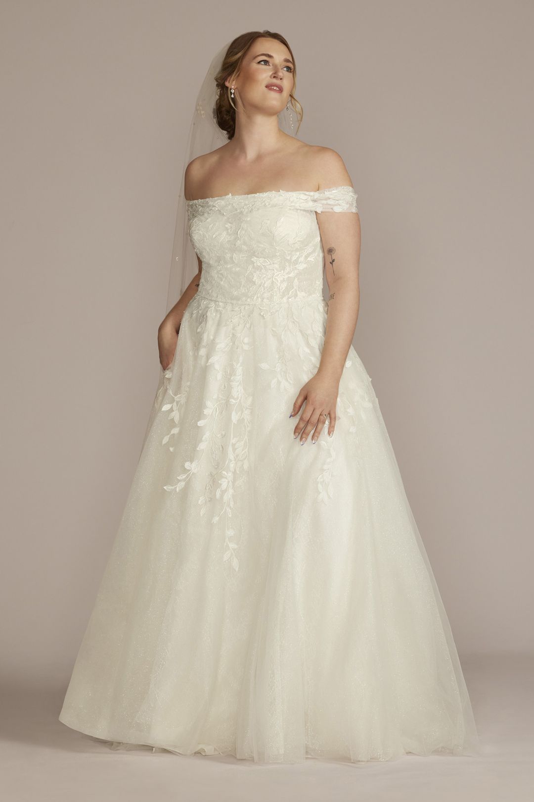 Vestido de novia línea A con mangas caídas al hombro, MARFIL SOLIDO, hi-res