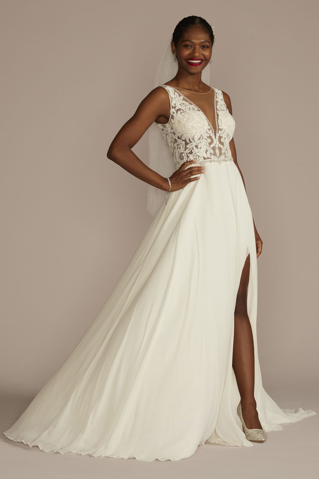 Vestido de novia línea A con transparencias y encaje, , hi-res