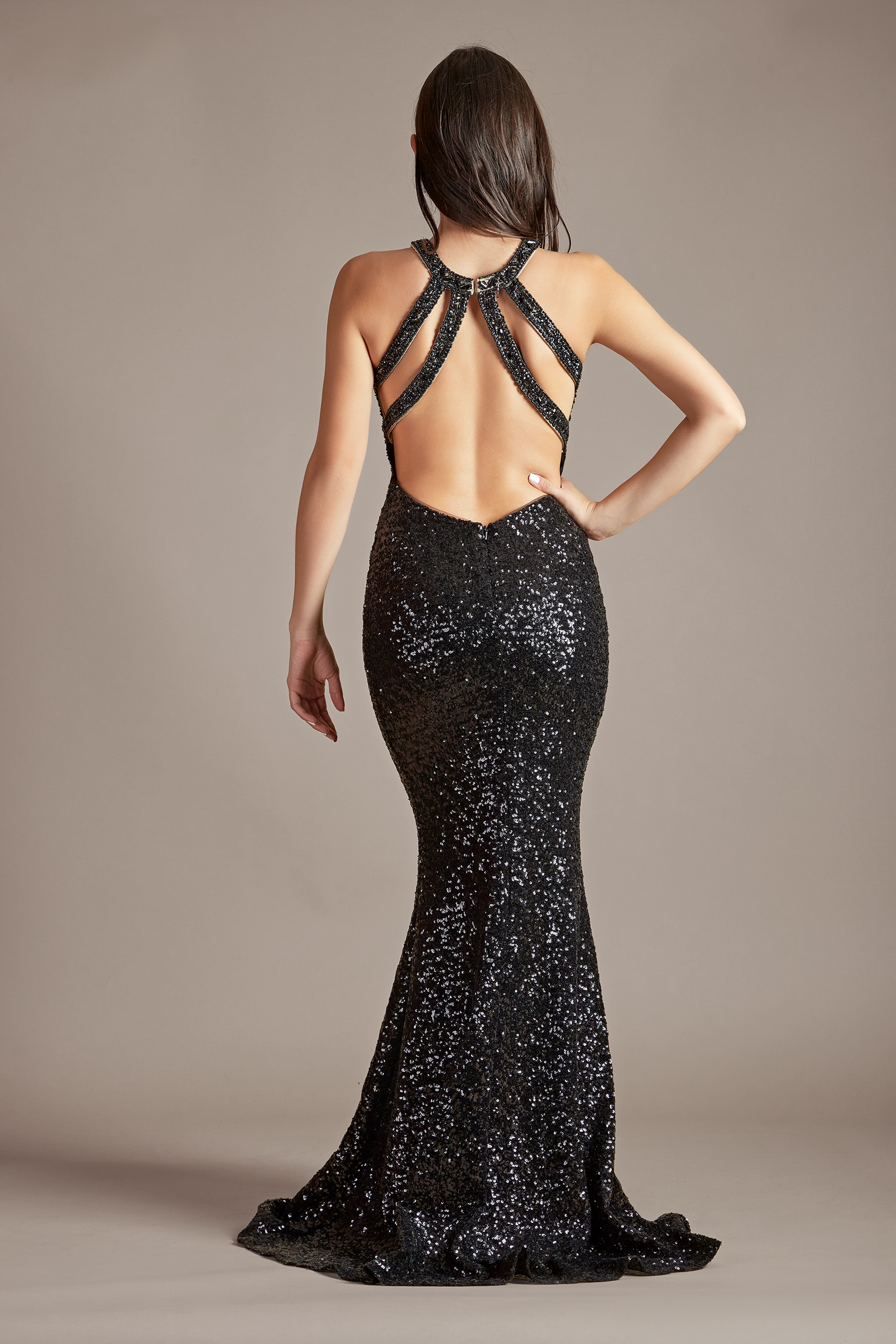 Vestido largo de lentejueja con escote halter y espalda descubierta con tirantes, NEGRO, hi-res