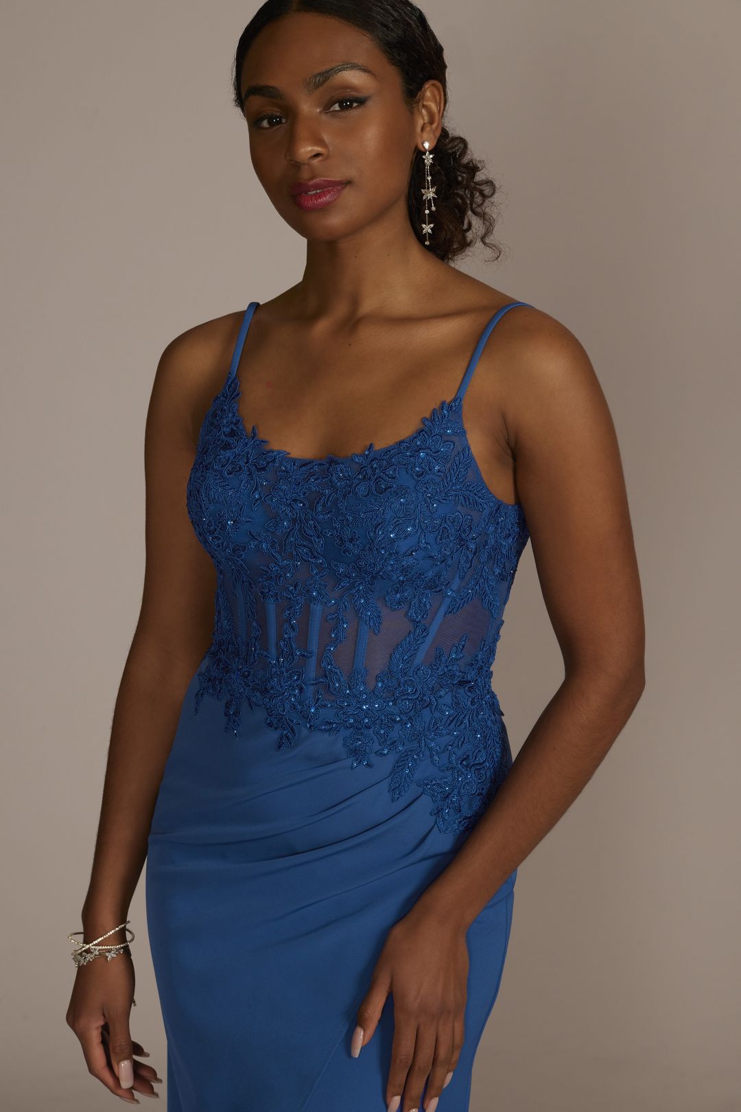 Vestido largo de corset con transparencia y aplicaciones bordadas con pedrería, ZAFIRO, hi-res