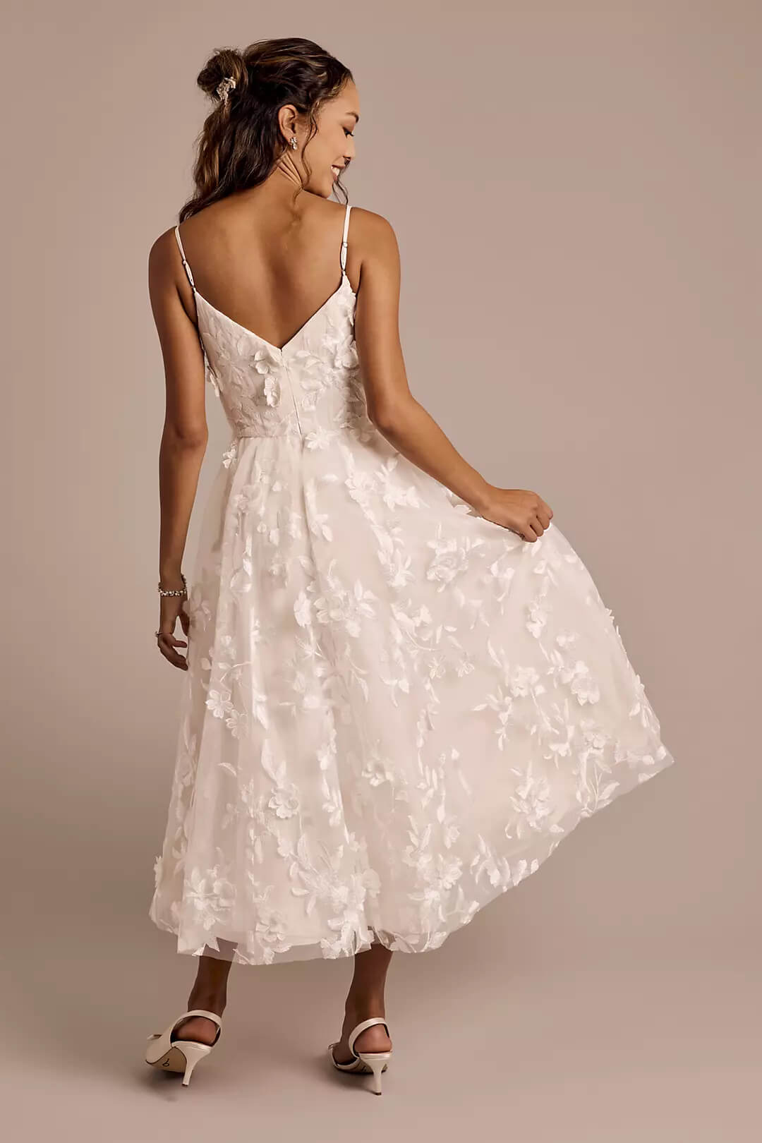 Vestido midi de novia con aplicaciones florales, BLANCO SUAVE/ARENA, hi-res