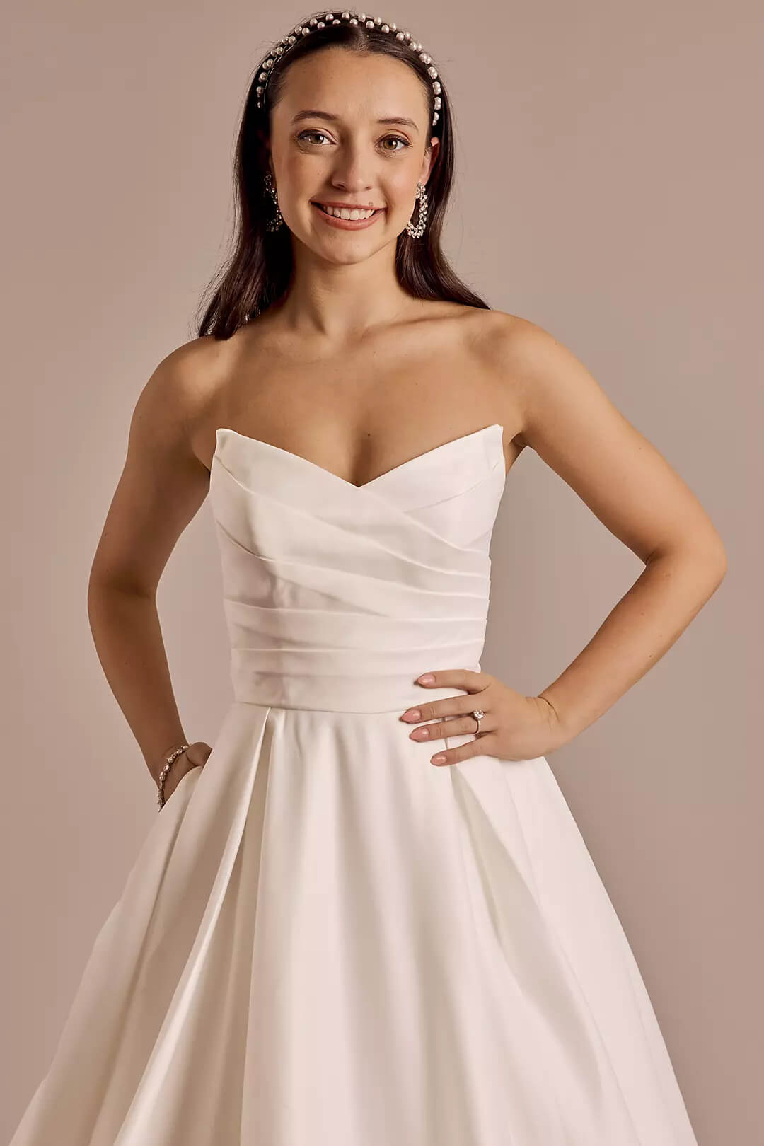 Vestido de novia de satín con escote drapeado, BLANCO SUAVE, hi-res