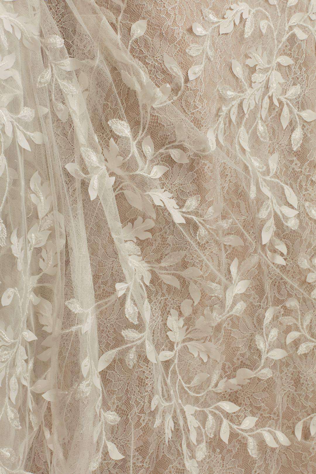 Vestido de novia sirena con aplicaciones de encaje 3D, MARFIL BIZCOCHO, hi-res