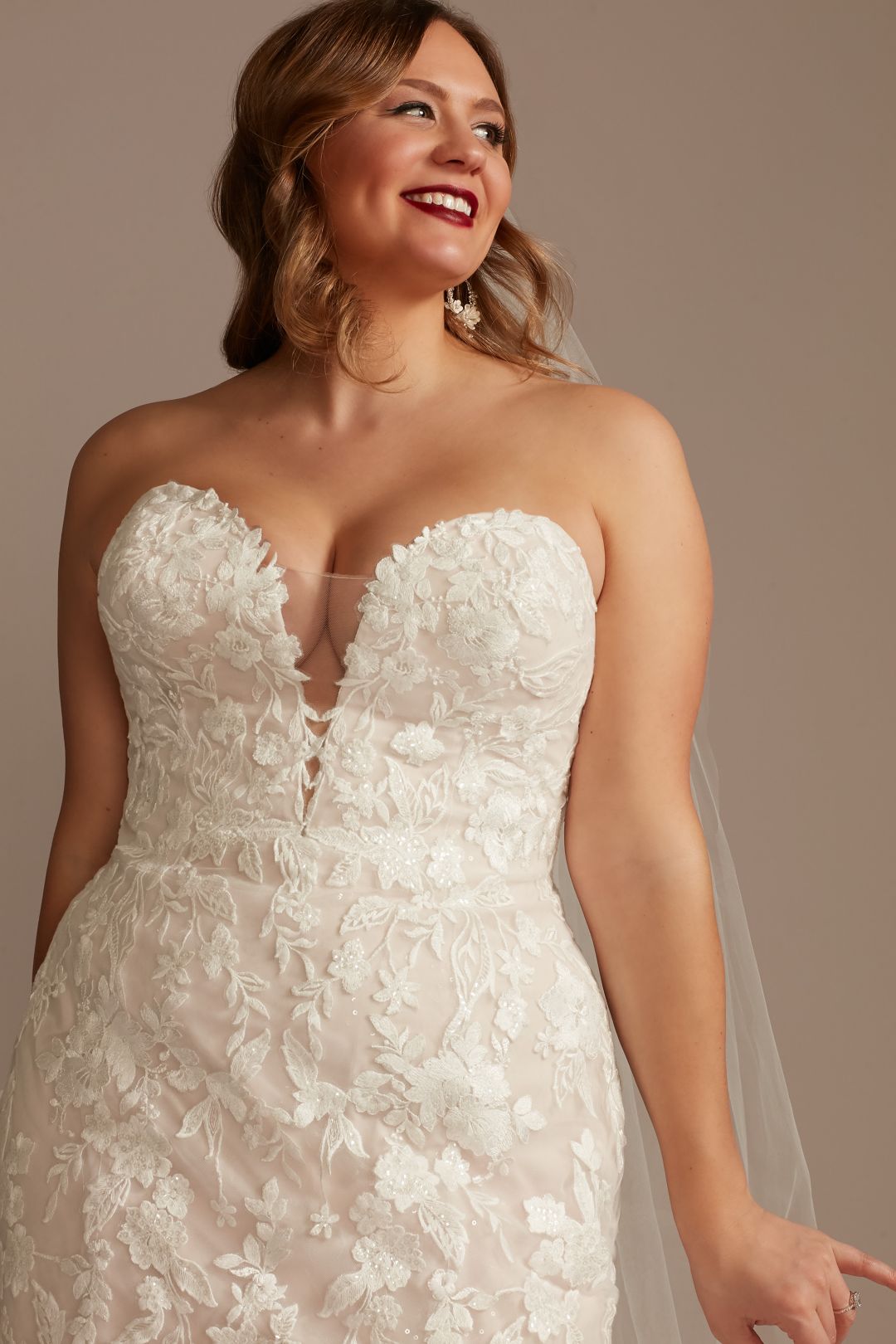 Vestido de novia sirena con escote corazón y aplicaciones de encaje, MARFIL/CASHMERE, hi-res