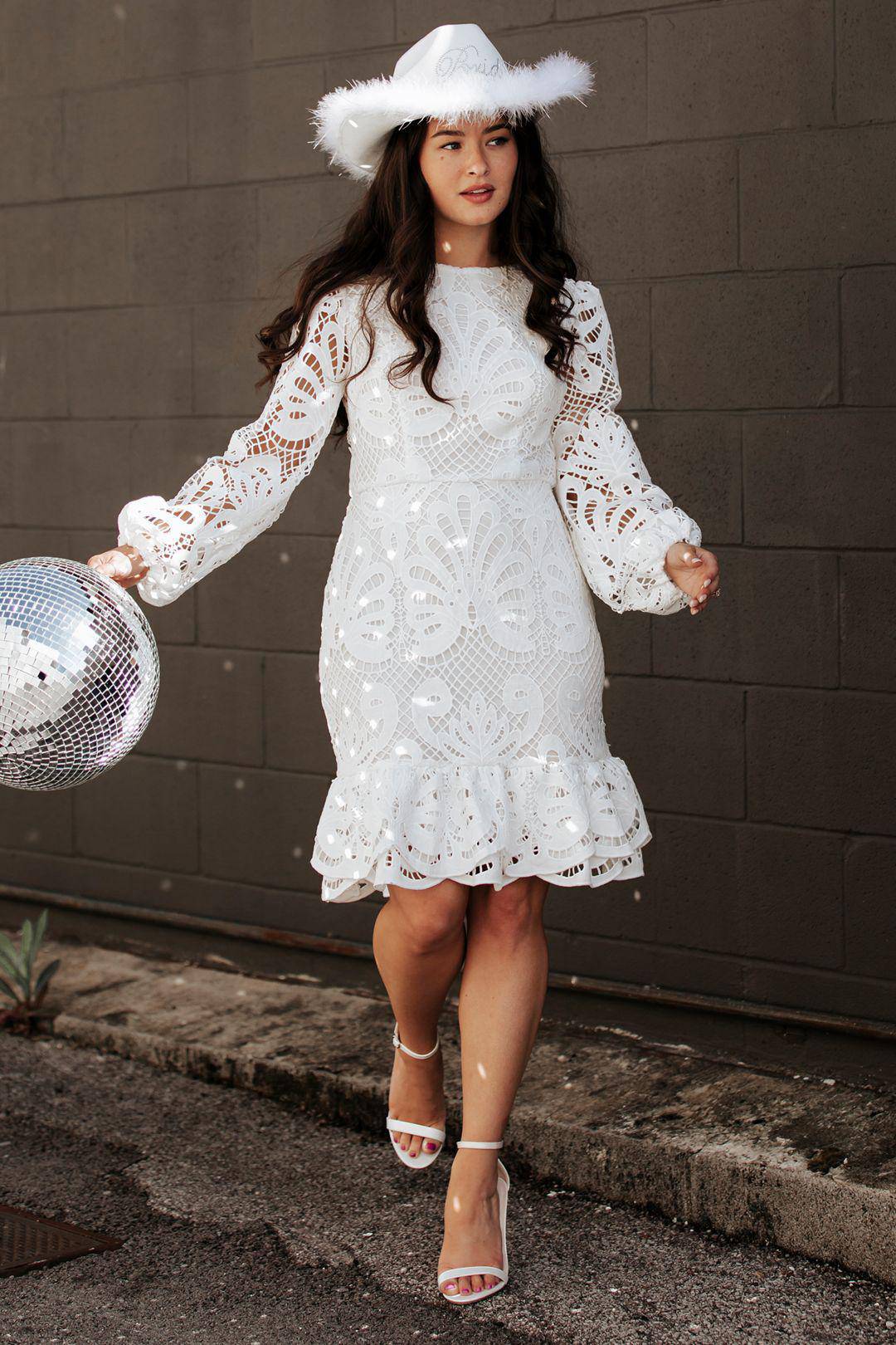 Vestido de novia corto de encaje con mangas largas, BLANCO SUAVE, hi-res